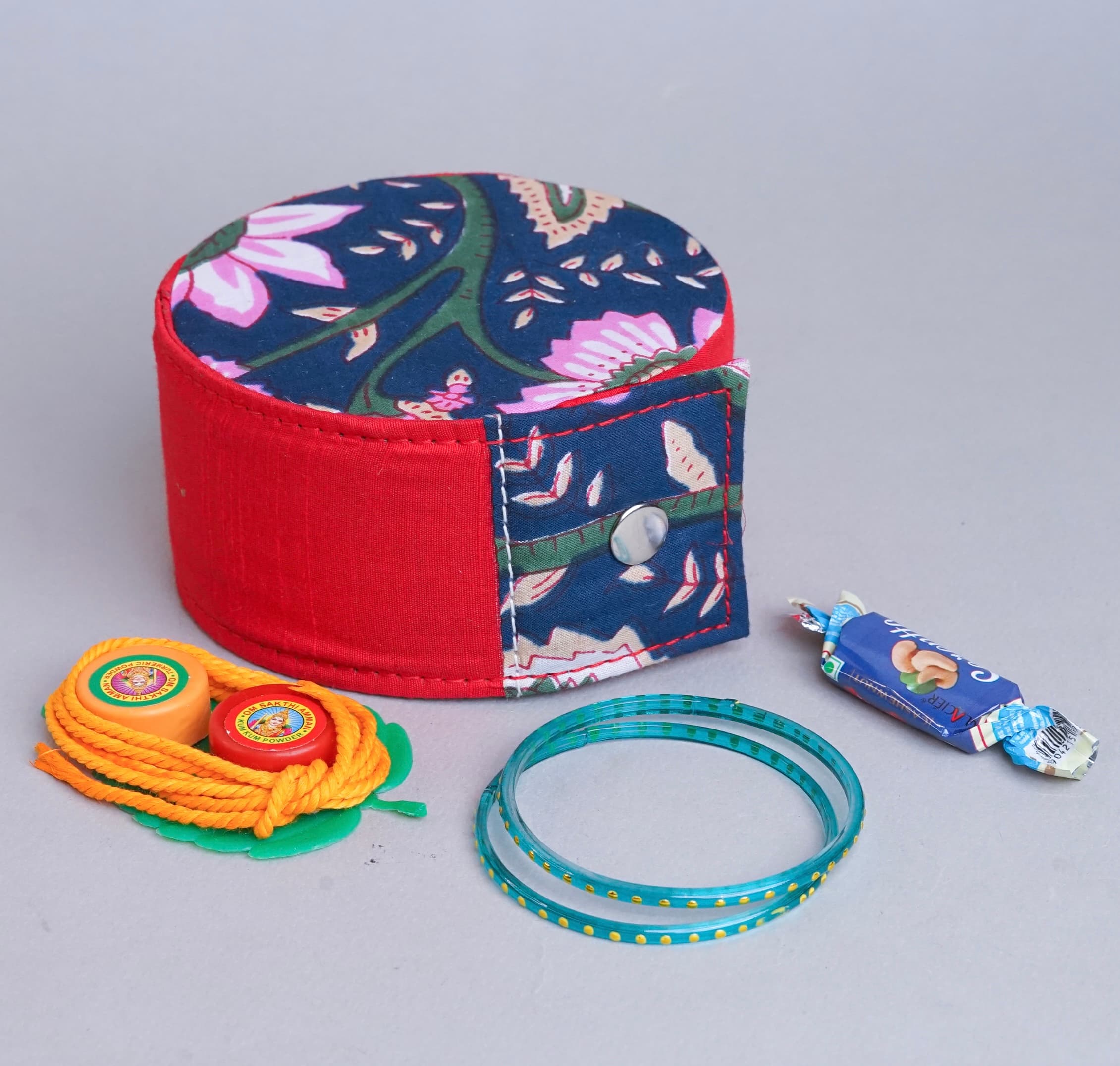 Roll Kalamkari Bangle Box combo